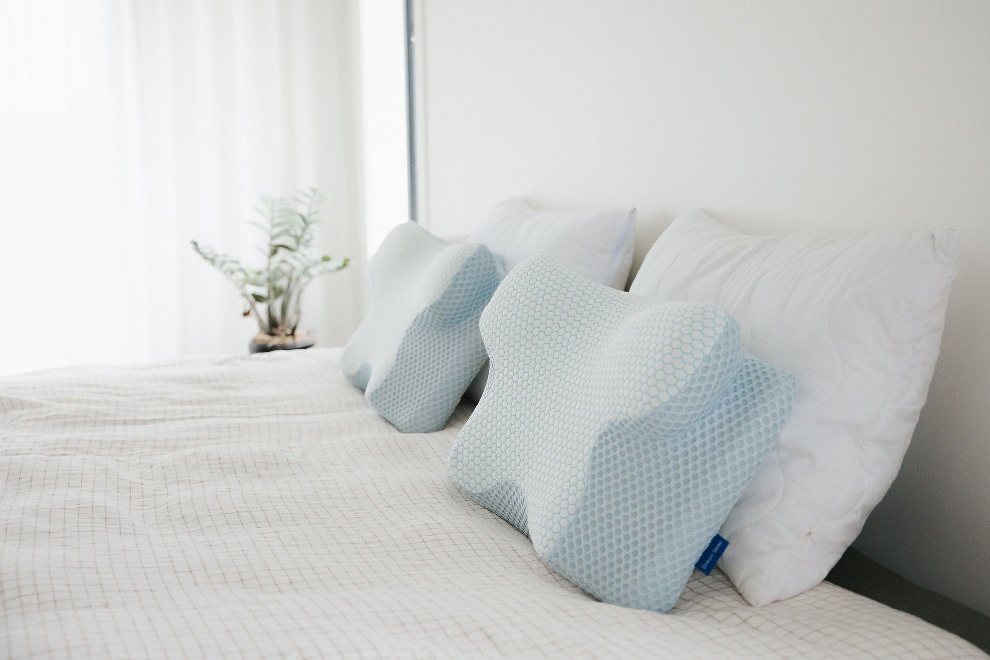 Adjusting to a new high-quality orthopaedic pillow for better neck support in NZ.