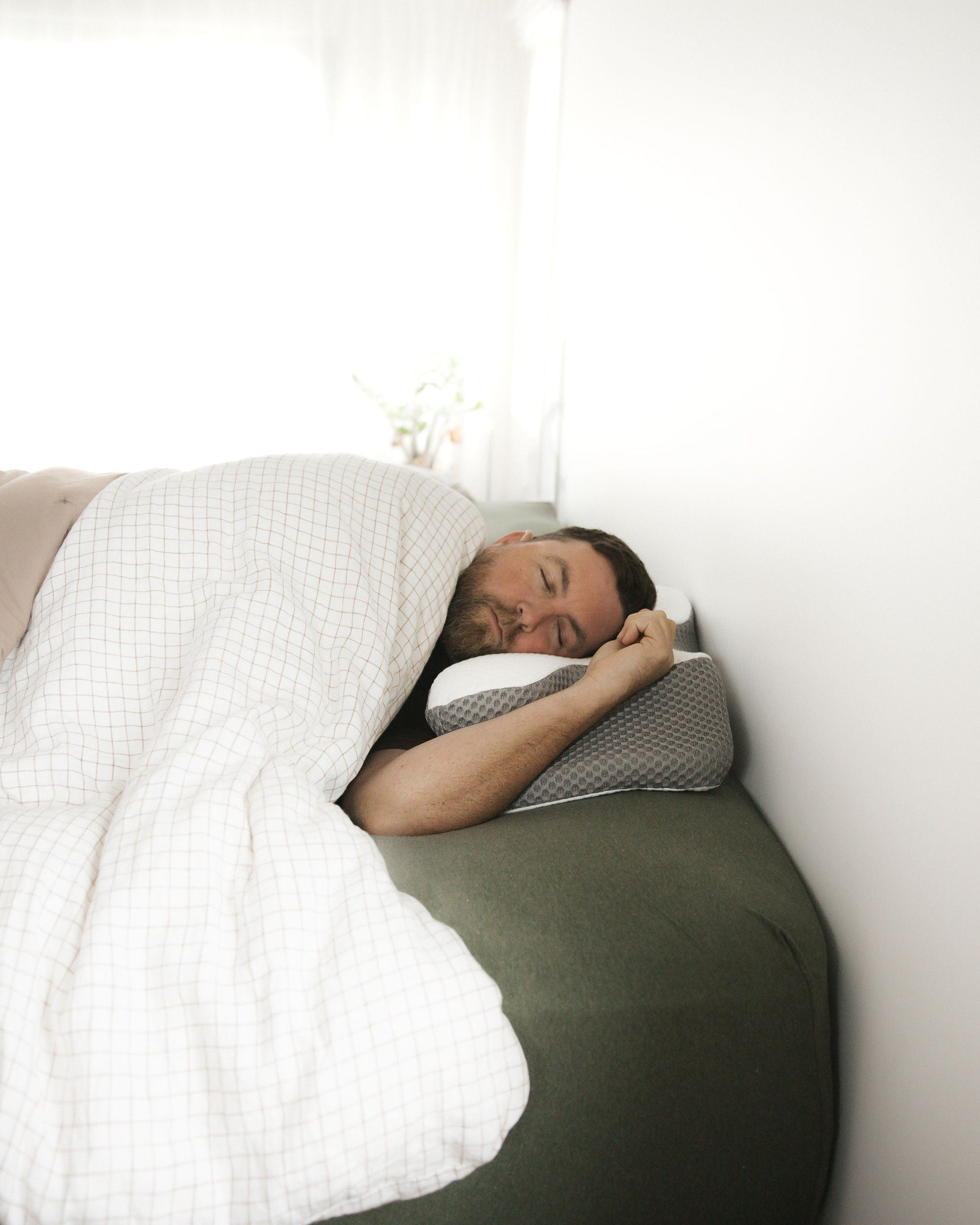 Side sleeper using Dream Sleep orthopaedic orthopedic posture pillow designed for neck support, shoulder comfort and improved sleep posture.