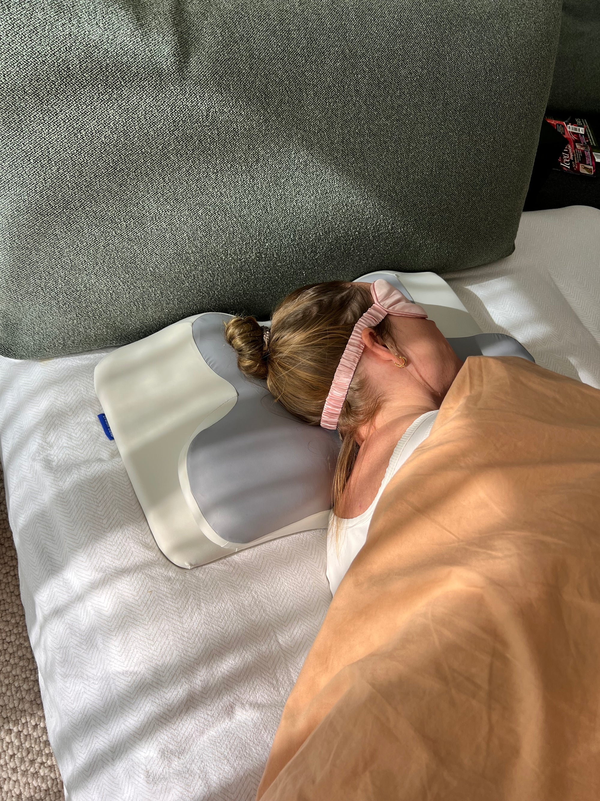 A modern bedroom setup featuring the Dream Sleep cooling pillow, designed to manage body temperature for better sleep quality.
