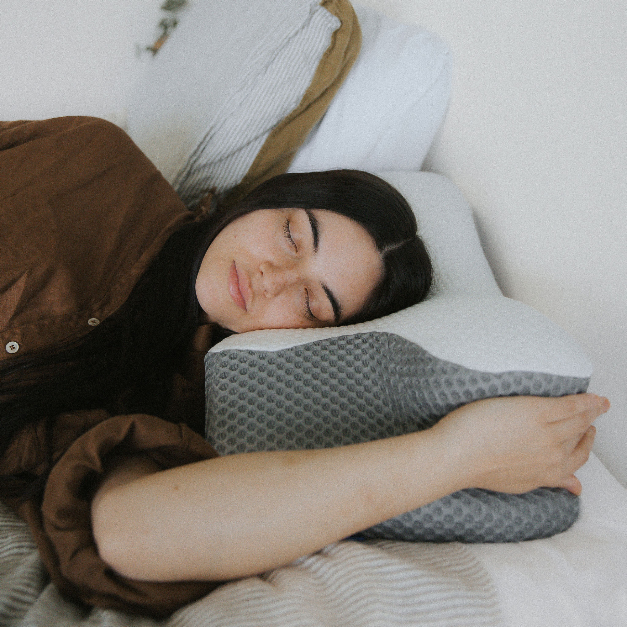 Dream Sleep pillow is suitable for side, back, and stomach sleepers.