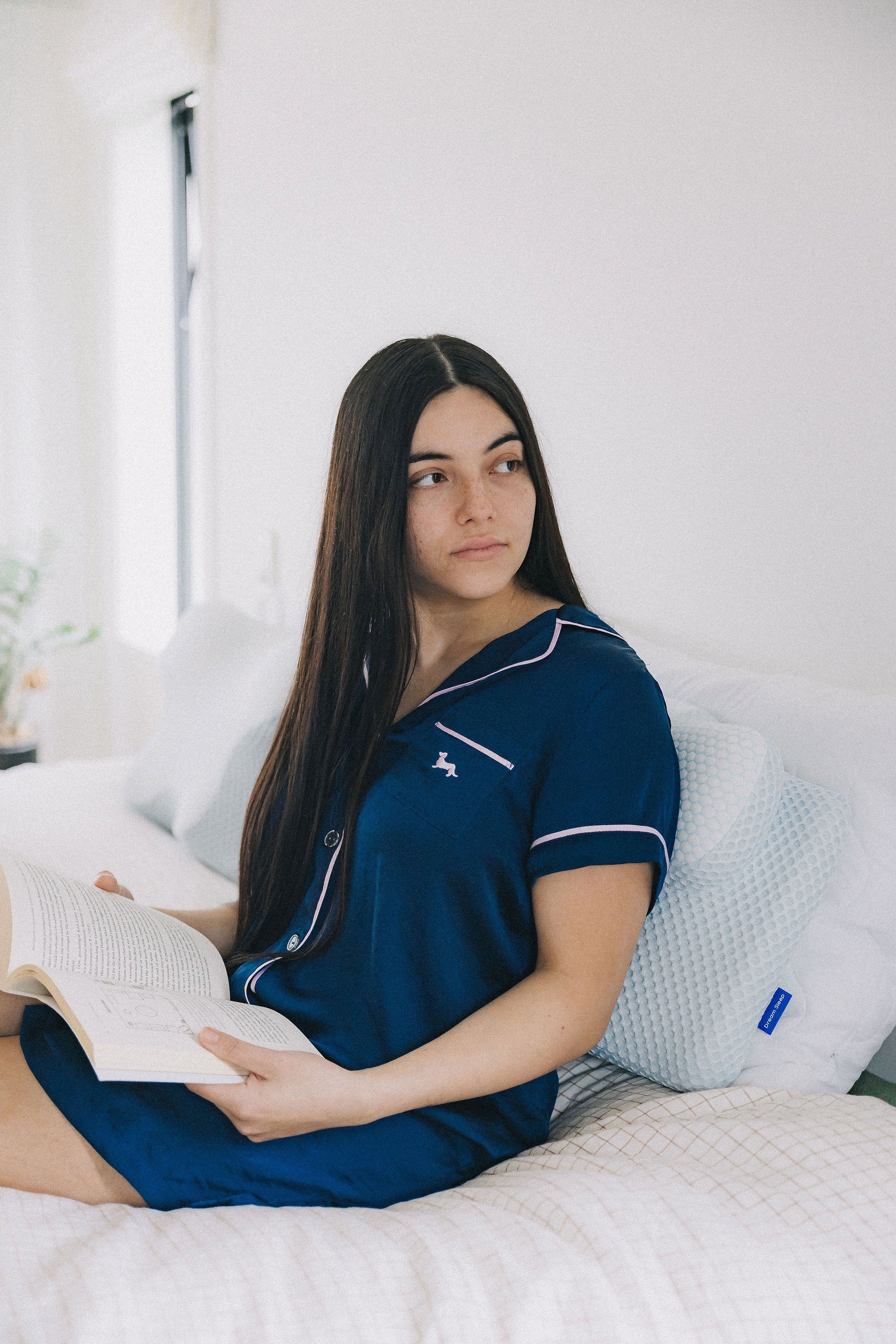 Wide shot of the Dream Sleep Alpine Blue cervical pain relief pillow. This professional-grade posture pillow is optimised to align the spine, reduce muscle strain, and support a restorative sleep experience every night.