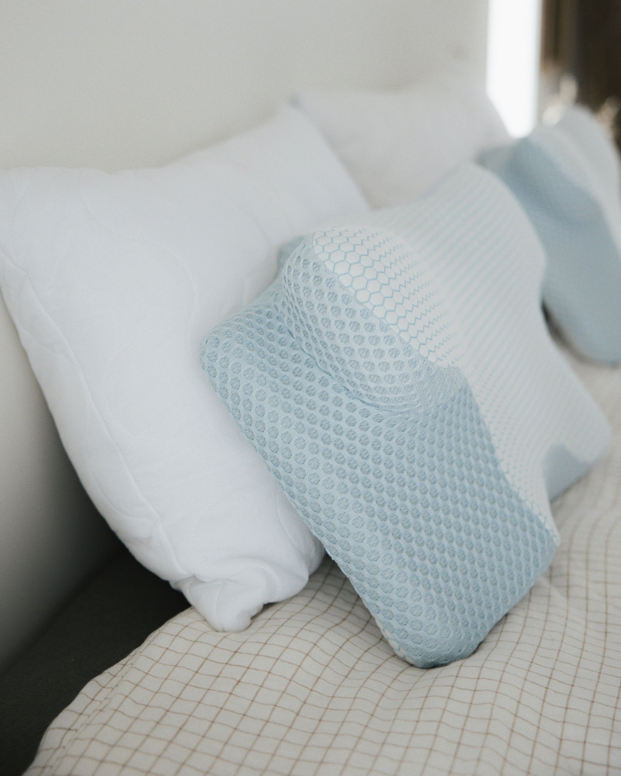The Dream Sleep Alpine Blue firm orthopaedic memory foam support pillow. Engineered for therapeutic comfort, this posture pillow provides the precise alignment required for effective neck pain management and spinal care.