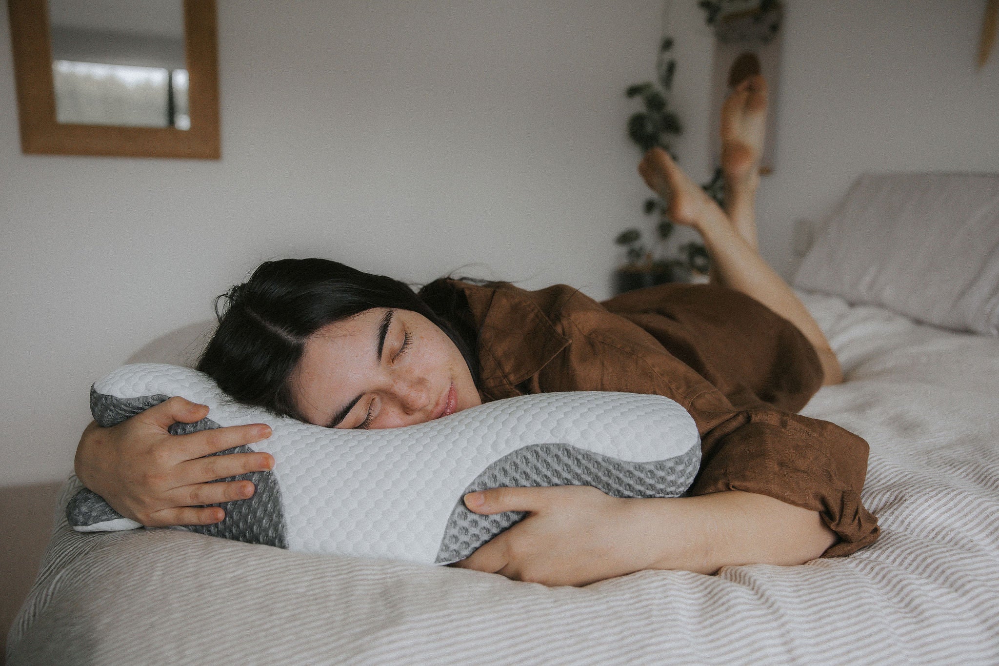 Firm Dream Sleep therapeutic memory foam support pillow for professional-grade posture correction and neck pain management.
