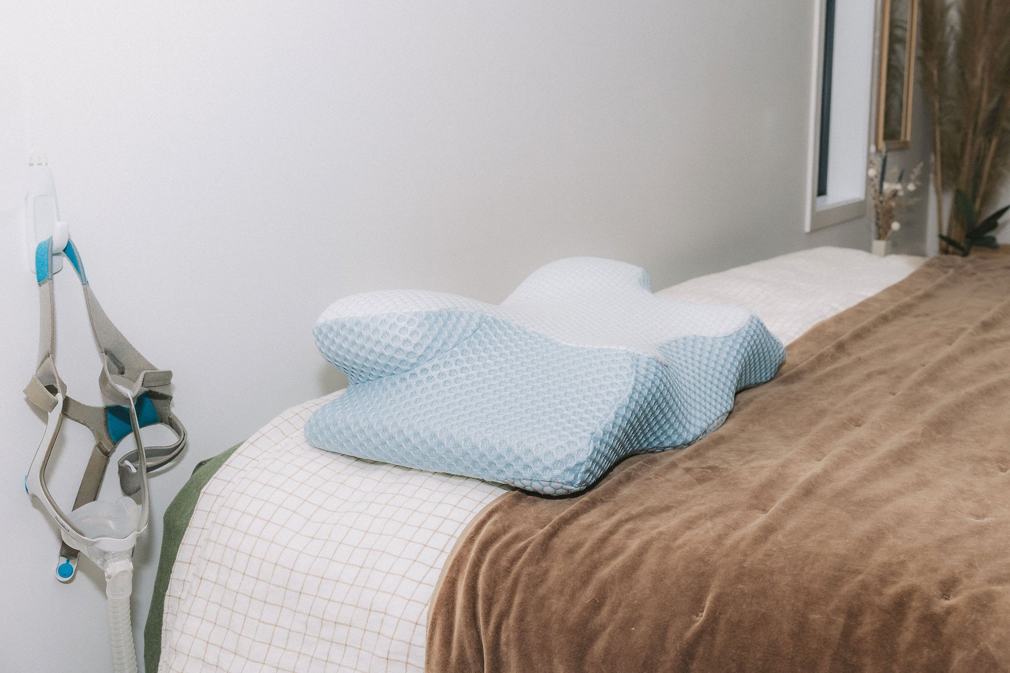 Orthopaedic memory foam pillow for neck pain relief in New Zealand.