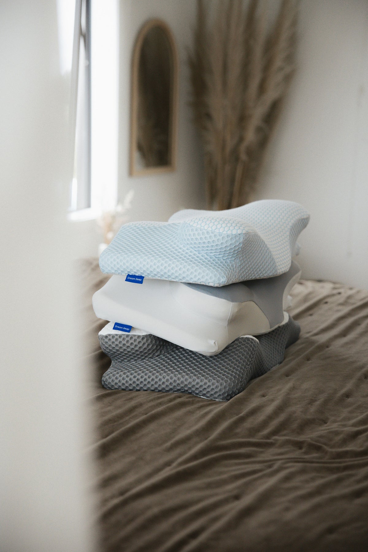 New Zealand designed orthopaedic comfort pillow, providing medical-grade ergonomic support to enhance spinal health and nighttime sleep quality.