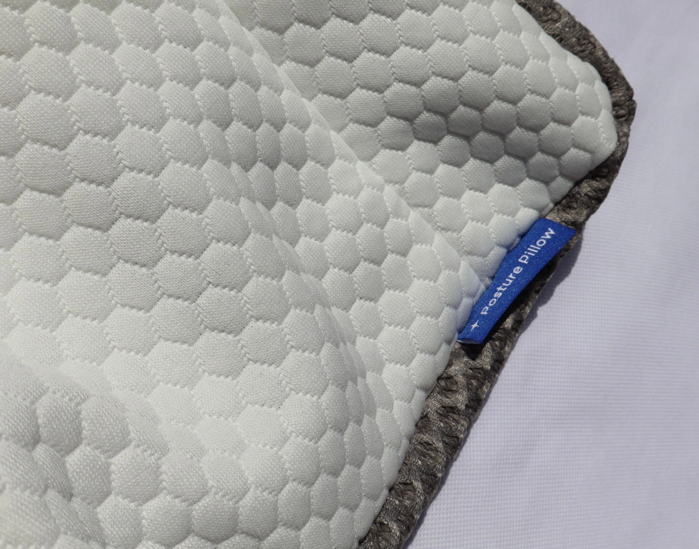 View of the concealed zipper on the Grey/White pillowcase, demonstrating easy removal for washing and full protection of the posture pillow.
